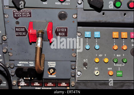 Instrumente, Zifferblätter und Tasten die Prototyp-Cockpit während der Entwurfsphase des Concorde Jet erstellt. Stockfoto