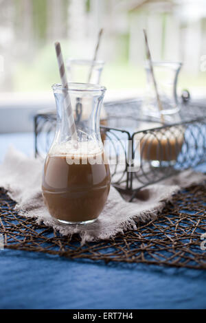 Hausgemachte Eiskaffee in Gläsern Stockfoto