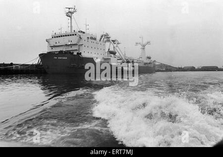 Kabelschiff ITM Partnerunternehmen hier gefesselt am Normanby Wharf auf dem River Tees. 17. Februar 1984 Stockfoto