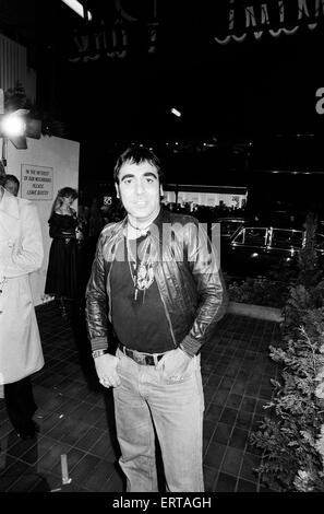 Keith Moon, Schlagzeuger der britischen Rockband The Who, Teilnahme an der Premier des neuen Films "The Buddy Holly Story" im West End mit Verlobten Annette Walter-Lax als Gäste von Paul und Linda McCartney. Nach dem Essen mit Paul und Linda im Peppermint Park in Covent Garden, Keith und Annette zurück in ihre Wohnung in Curzon Street, Mayfair, wo er tot früh am nächsten Morgen nach einer Überdosis 32 Tabletten von Clomethiazole, gefunden wurde, vorgeschrieben, Mond, seine Alkohol-Entzugserscheinungen zu lindern.    6. September 1978. Stockfoto