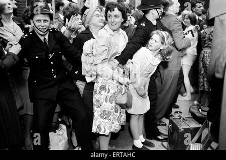 Zweiter Tag der privaten Besuch in London von US-Präsident John F. Kennedy und die First Lady Jacqueline Kennedy für die Taufzeremonie von ihrer Nichte Anna Christina Radziwill, in der Westminster Abbey statt. 5. Juni 1961. Stockfoto