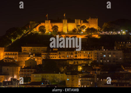 Saint George Castle in Lissabon bei Nacht Stockfoto