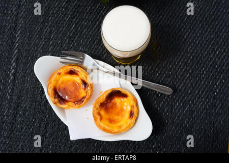 Pastel de Belém oder Nata, Ei typische portugiesischen Torte Teig Stockfoto