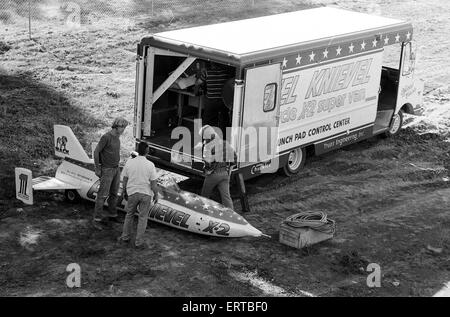 Stuntman Evel Knievel bereitet, Snake River Canyon in Idaho auf eine Dampf angetriebene Rollen zu springen. 26. August 1974. Stockfoto