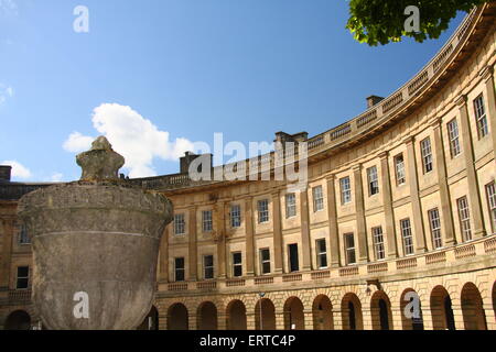 Der Halbmond, Gebäude, eine Note 1 aufgeführten georgischen verfügt über eine Terrasse Buxton Derbyshire England UK Stockfoto