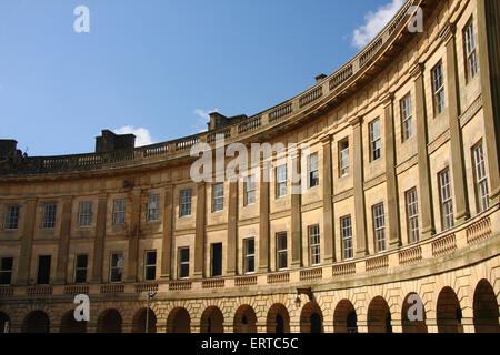 Der Halbmond, Gebäude, eine Note 1 aufgeführten georgischen verfügt über eine Terrasse Buxton Derbyshire England UK Stockfoto