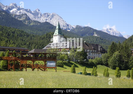 Schloss Elmau, Deutschland. 8. Juni 2015. Schloss Elmau gesehen während des G7-Gipfels auf Schloss Elmau bei Garmisch-Partenkirchen, Deutschland, am 7. Juni 2015. Bildnachweis: Dpa picture Alliance/Alamy Live News Stockfoto