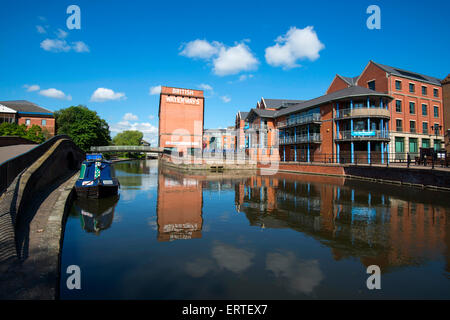 Reflexionen im Kanal bei Stadt Nottingham, Nottinghamshire, England UK Stockfoto