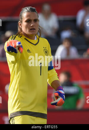 Ottawa, Kanada. 7. Juni 2015. Deutschlands Torwart Nadine Angerer Gesten während der FIFA Frauen Fußball-World Cup 2015 Gruppe B-match zwischen Deutschland und Cote d l'voire im Lansdowne Stadium in Ottawa, Kanada, 7. Juni 2015. Foto: Carmen Jaspersen/Dpa/Alamy Live News Stockfoto