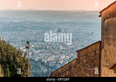 Panorama von Florenz aus dem Kloster von San Francesco auf dem Kamm der Hügel von Fiesole in Florenz, Italien Stockfoto