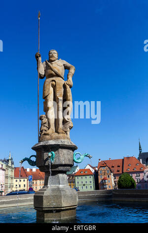 Die historische Altstadt, Ritter Roland Statue im Brunnen Cheb Tschechische Republik Europa Ritterskulptur Stockfoto