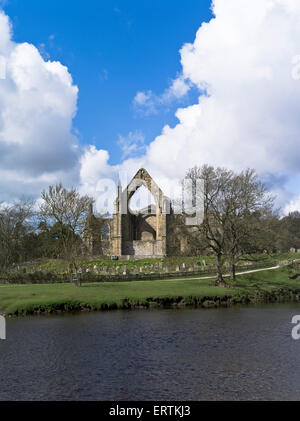 dh Bolton Abbey WHARFEDALE NORTH YORKSHIRE Bolton Priory Wharfedale Abbey Ruins Yorkshire Dales River Wharfe Ruin Building uk Stockfoto