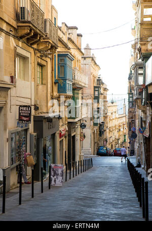 Schmale Straße Valletta Malta Stockfoto