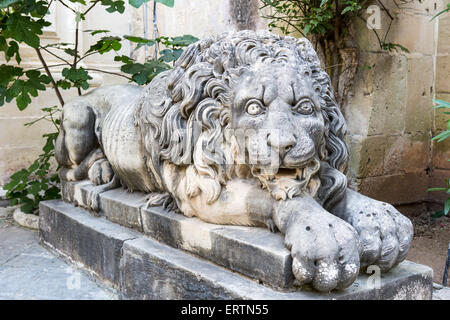 Stein-Löwen im Garten des Grand Masters Palace Valletta Malta Stockfoto