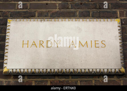 Name Wandtafel bei Menswear tailor hardy Amies, Savile Row, London, england Stockfoto