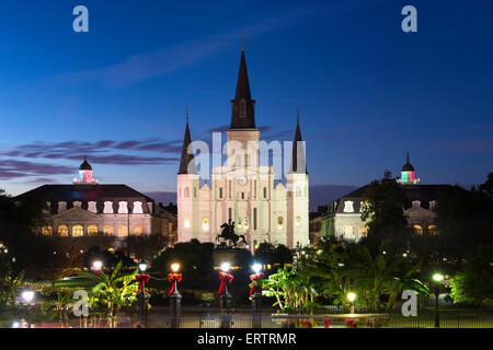 St. Louis Kathedrale, Jackson Square, New Orleans French Quarter, Louisiana, USA bei Nacht Stockfoto