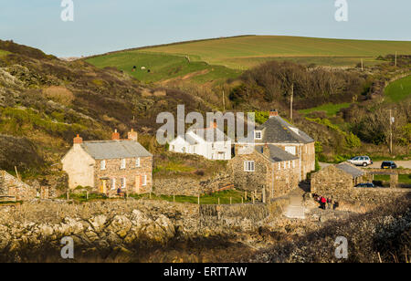 Häuser am Hafen von Port Quin Dorf, Cornwall, England, UK Stockfoto