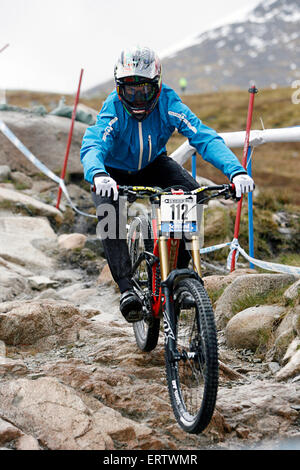 Zakarias Blom Johansen (NOR) wird in einigen der Praxis vor dem Elite Herren-dh-Rennen während der UCI Mountain Bike World Cup - Fort William Credit: Dan Cooke/Alamy Live News Stockfoto