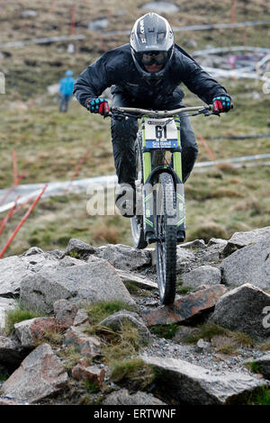Guillem Jorba Prats (ESP) bekommt einige Praxis läuft im Voraus die Elite Herren-dh-Rennen während der UCI Mountain Bike World Cup - Fort William Stockfoto