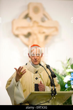 Der Erzbischof von Washington Kardinal Donald Wuerl halten die jährlichen blaue Masse, die markiert den Beginn der nationalen Polizei Woche 5. Mai 2015 in Washington, DC. Stockfoto