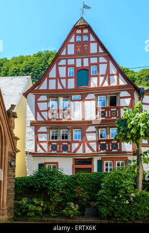 Holz-Rahmen-Haus in Urzig, Stadt an der Mosel, Deutschland Stockfoto