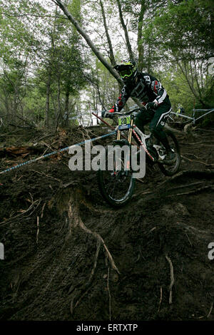 Fort William, Schottland, Großbritannien. 7. Juni 2015. Fraizer McCubbin (GBR) endet auf dem 5. Platz in der Junior Herren-dh-Rennen mit einer Zeit von 5:11.83 während der UCI Mountain Bike World Cup - Fort William Credit: Dan Cooke/Alamy Live News Stockfoto
