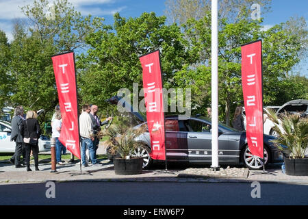 FALKENBERG, Schweden - 5. Juni 2015: Tesla auf Ökostrom Falkenberg Strandbaden Hotel am 5. Juni in Falkenberg, Schweden. Stockfoto