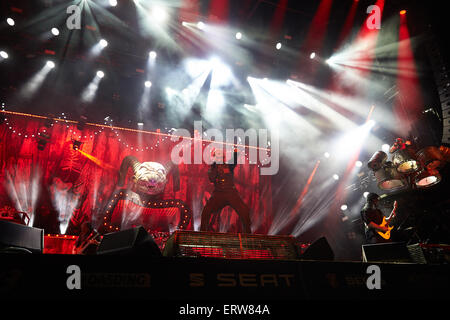 Mendig, Deutschland. 7. Juni 2015. Ein Bild zur Verfügung gestellt, am 8. Juni 2015 zeigt Corey Taylor, Frontmann der US-Band Slipknot durchführen beim Musikfestival "Rock am Ring" in Mendig, Deutschland, 7. Juni 2015. Die Veranstaltung fand ursprünglich statt auf der Rennstrecke Nürburgring, bevor es seine Türen im Jahr 2014 geschlossen. Die 30. Ausgabe des Festivals fand auf einem ehemaligen Militärflugplatz in Mendig vom 05 bis 07 Juni. Foto: Thomas Frey/Dpa/Alamy Live News Stockfoto