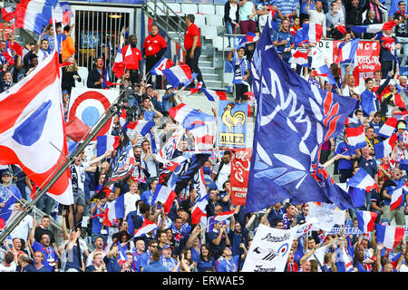 Stade de France, Paris, Frankreich. 7. Juni 2015. Internationale Herren Fußball Freundschaftsspiel. Frankreich gegen Belgien. Unterstützer von Frankreich Credit: Action Plus Sport/Alamy Live News Stockfoto