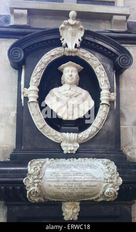 Salisbury, Wiltshire, UK. 7. Juni 2015. Sommersonne am historischen Kathedrale von Salisbury, Salisbury, Wiltshire auf Sonntag, 7. Juni 2015 Credit: KEITH MAYHEW/Alamy Live News Stockfoto