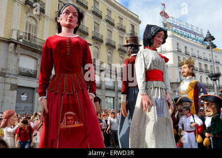 Madrid-Riesen und große Köpfe Pageant, beginnen San Isidro Festlichkeiten. Platz Puerta del Sol. Stockfoto