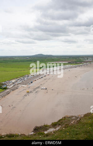 Brean Strand Somerset mit Brent Knoll im Hintergrund Stockfoto