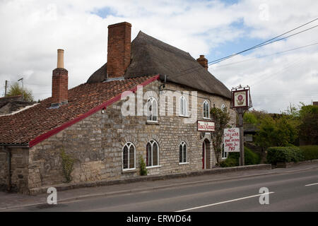 Das Rose &amp; Crown Public House in Huish Episcopi Somerset uk. auch bekannt als Elis Stockfoto