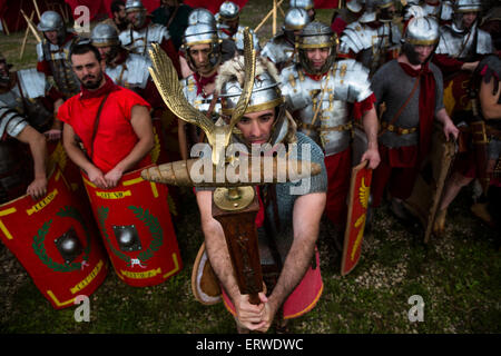 Moskau, Russland. 5. Juni 2015. Teilnehmer des 5. Zeiten und Epochen Festival - antiken Rom im Park Kolomenskoje in Moskau, Russland Stockfoto