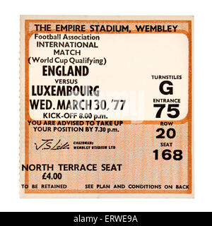 Vintage "England gegen Luxemburg" internationalen Fußballspiel Ticket (1978 FIFA WM-Qualifikation) für 30. März 1977. Stockfoto