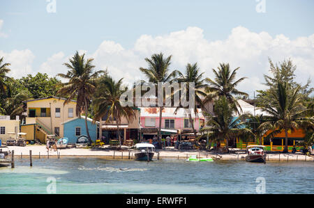 Ein Blick auf der Insel Caye Caulker vom Boot aus. Stockfoto
