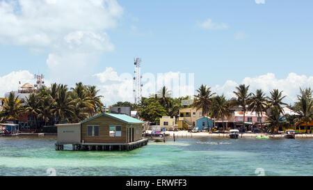 Ein Blick auf der Insel Caye Caulker vom Boot aus. Stockfoto