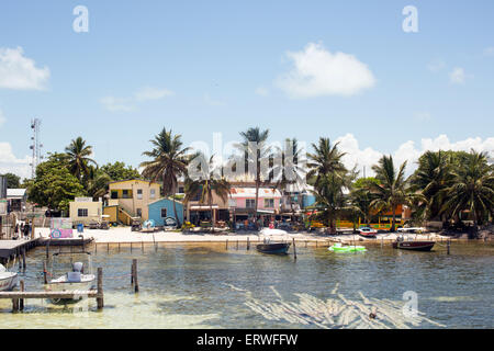 Ein Blick auf der Insel Caye Caulker vom Boot aus. Stockfoto