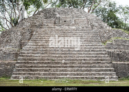 Cahal Pech Maya-Ruinen in der Stadt San Ignacio, Belize. Stockfoto