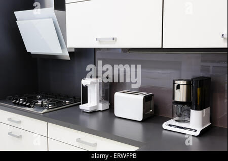 Moderne Küche, saubere Inneneinrichtung Stockfoto