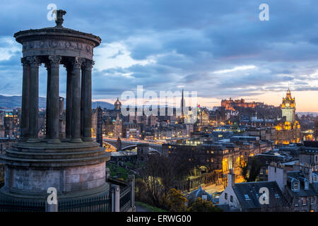 Edinburgh in der Nacht vom Calton Hill Stockfoto