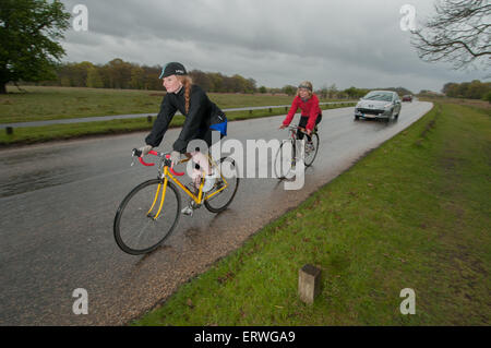 Radfahren ist sehr beliebt im Londoner Richmond Park Stockfoto