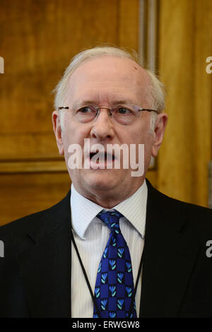 South Yorkshire Police und Kriminalität Kommissar Dr. Alan Billings in Barnsley Town Hall zu sprechen. Bild: Scott Bairstow/Alamy Stockfoto