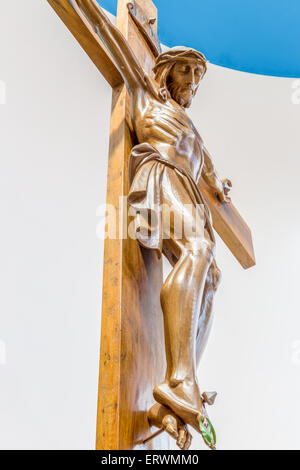 Ein Holz geschnitzte Statue der Kreuzigung von Jesus Christus Stockfoto