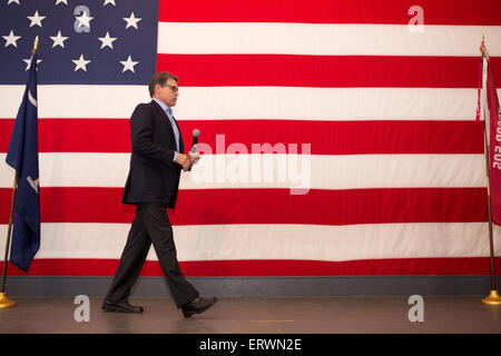 Der ehemalige Gouverneur von Texas und GOP presidential hoffnungsvoll Rick Perry bei einem Rathaus-Event an Bord der USS Yorktown in Mount Pleasant, South Carolina. Stockfoto