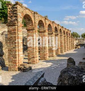 Grotten des Catull, kennt die römische Villa als Villa Catulliana oder "Grotte di Catullus", 1. Jahrhundert v. Chr. die Spalten der cryptoport Stockfoto