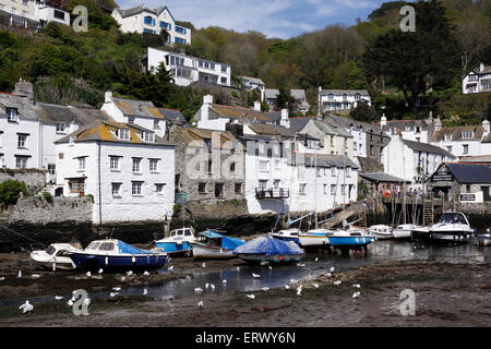 POLPERRO CORNWALL ENGLAND GROSSBRITANNIEN. TRADITIONELLES KORNISCHES FISCHERDORF UND HAFEN Stockfoto