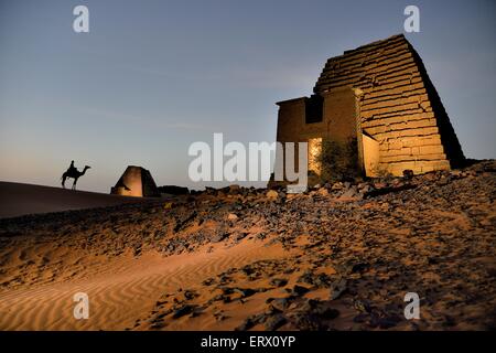 Pyramide der nördlichen Friedhof von Meroe in den Abend, schwarzen Pharaonen, Nubien, Nahr an-Nil, Sudan Stockfoto