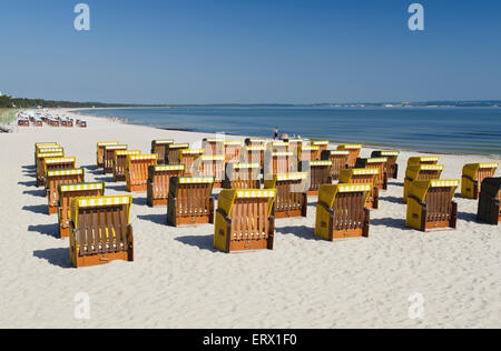 Strandkörbe am Sandstrand, Binz, Rügen, Mecklenburg-Western Pomerania, Deutschland Stockfoto