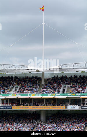 Marylebone Cricket Club Flagge über dem Grand Stand fünften Tag zweiten Test Spiel England gegen Neuseeland in London England Stockfoto